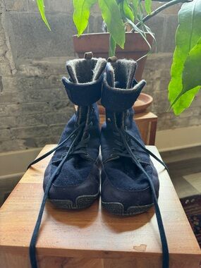 Wildling navy blue tweed boots